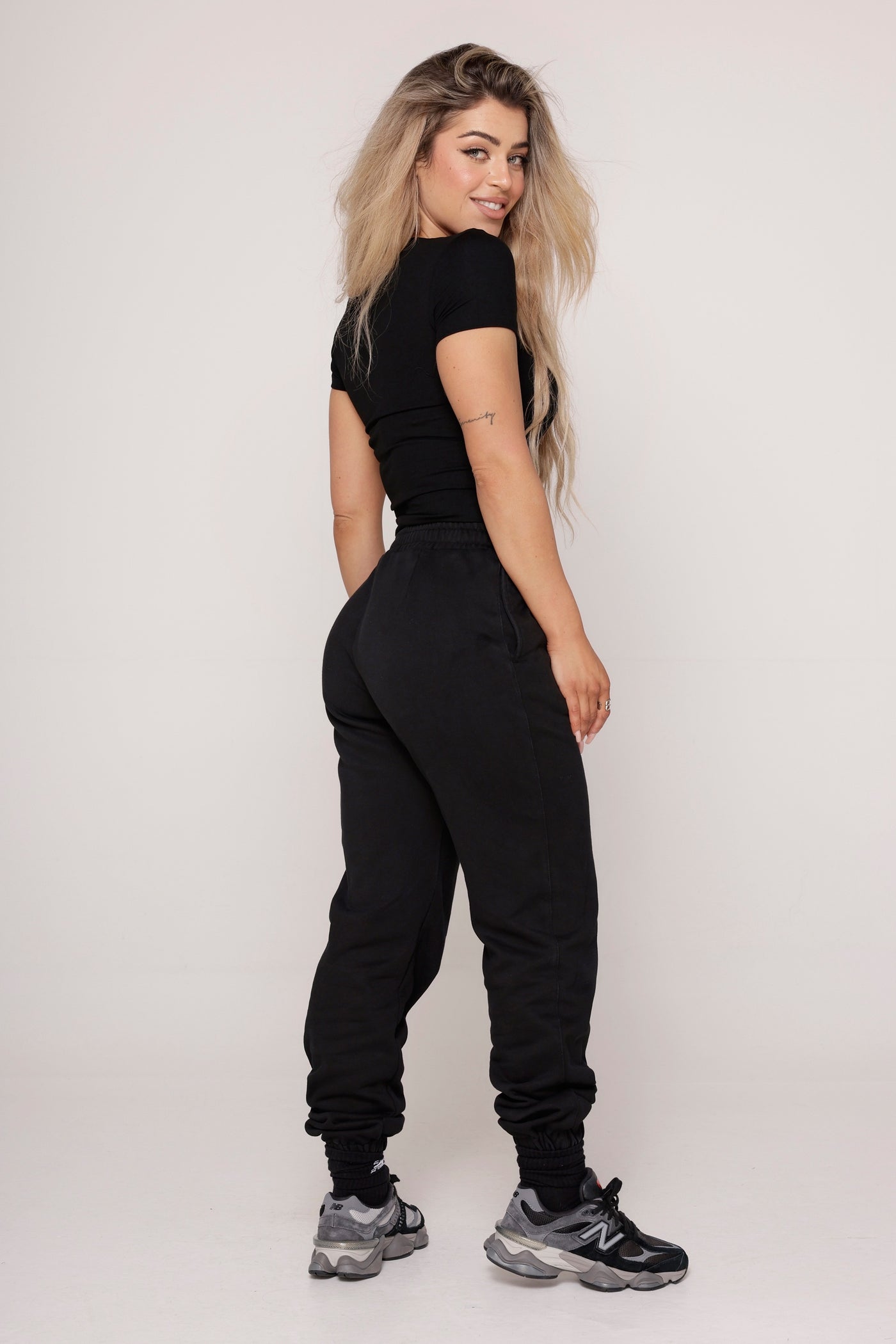 COMFORT SWEAT PANTS - BLACK