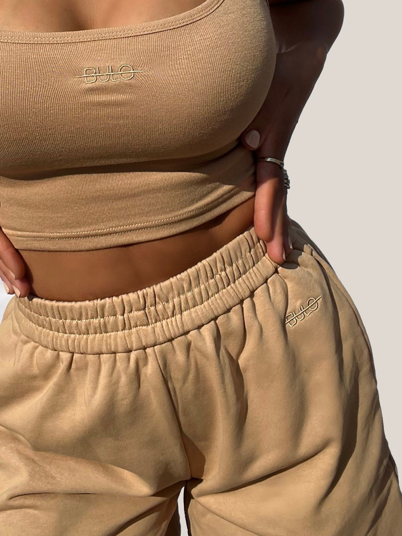 COMFORT SWEAT SHORTS - CAMEL