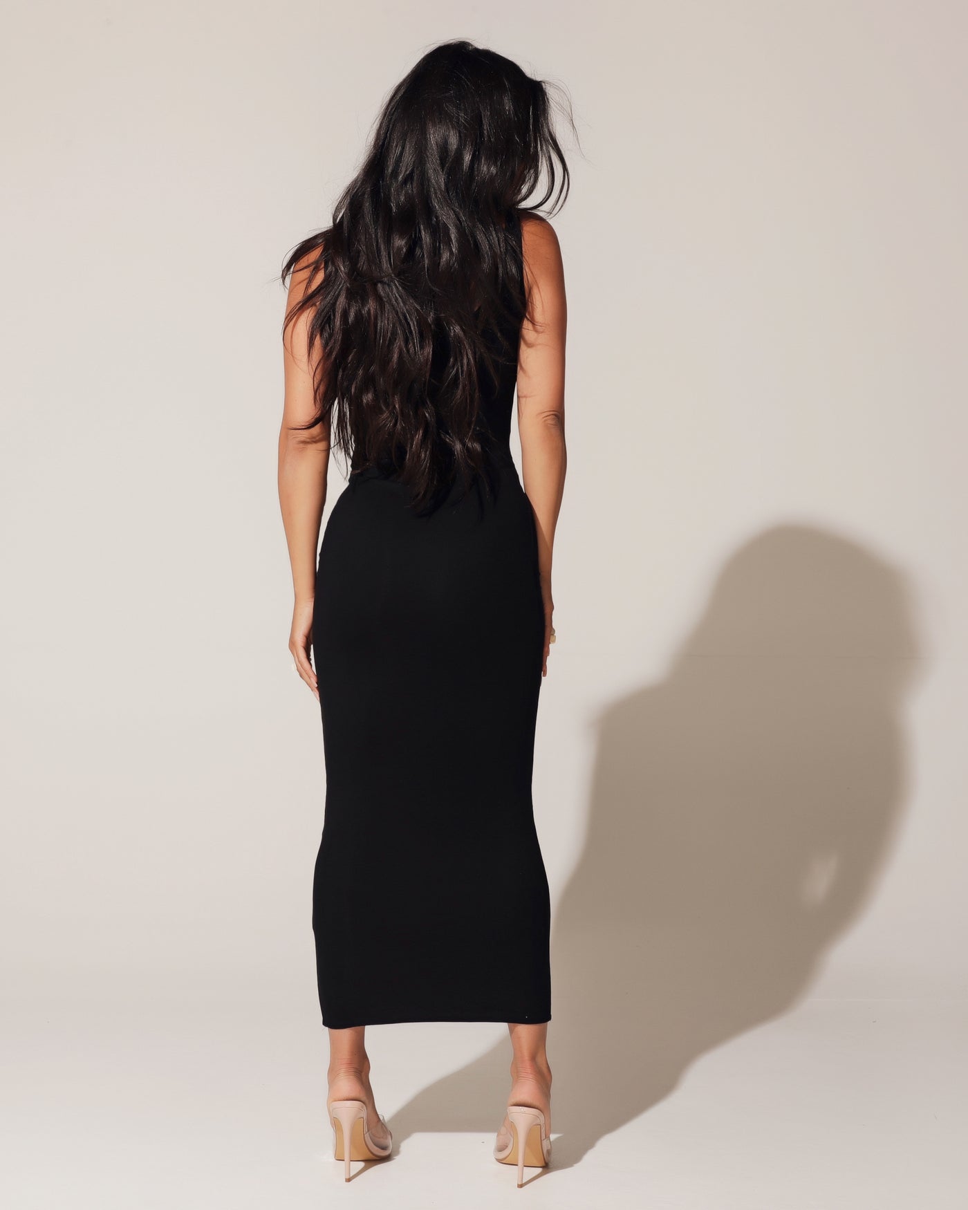 SOLID SCOOP NECK DRESS - BLACK