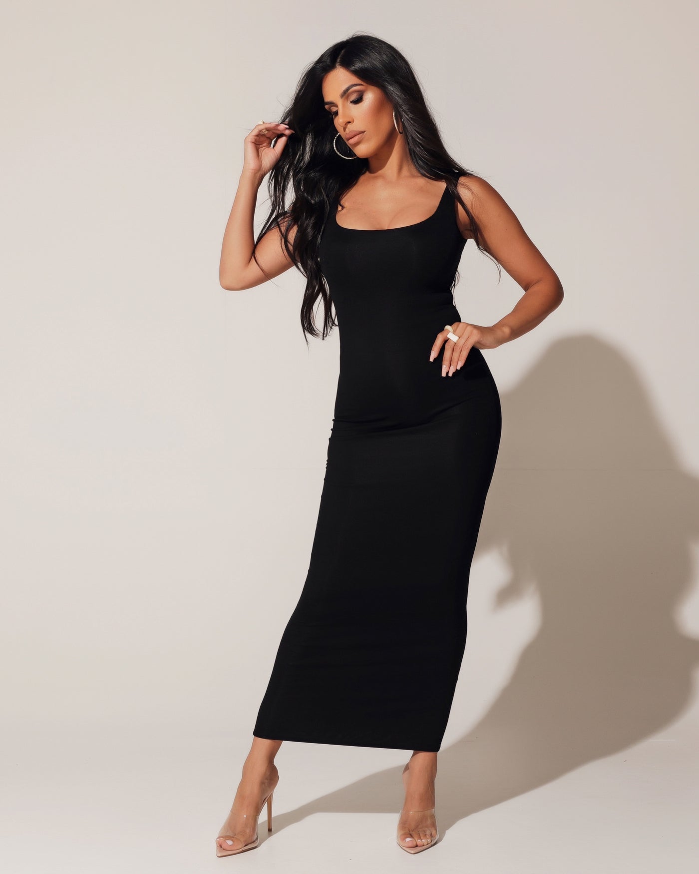 SOLID SCOOP NECK DRESS - BLACK